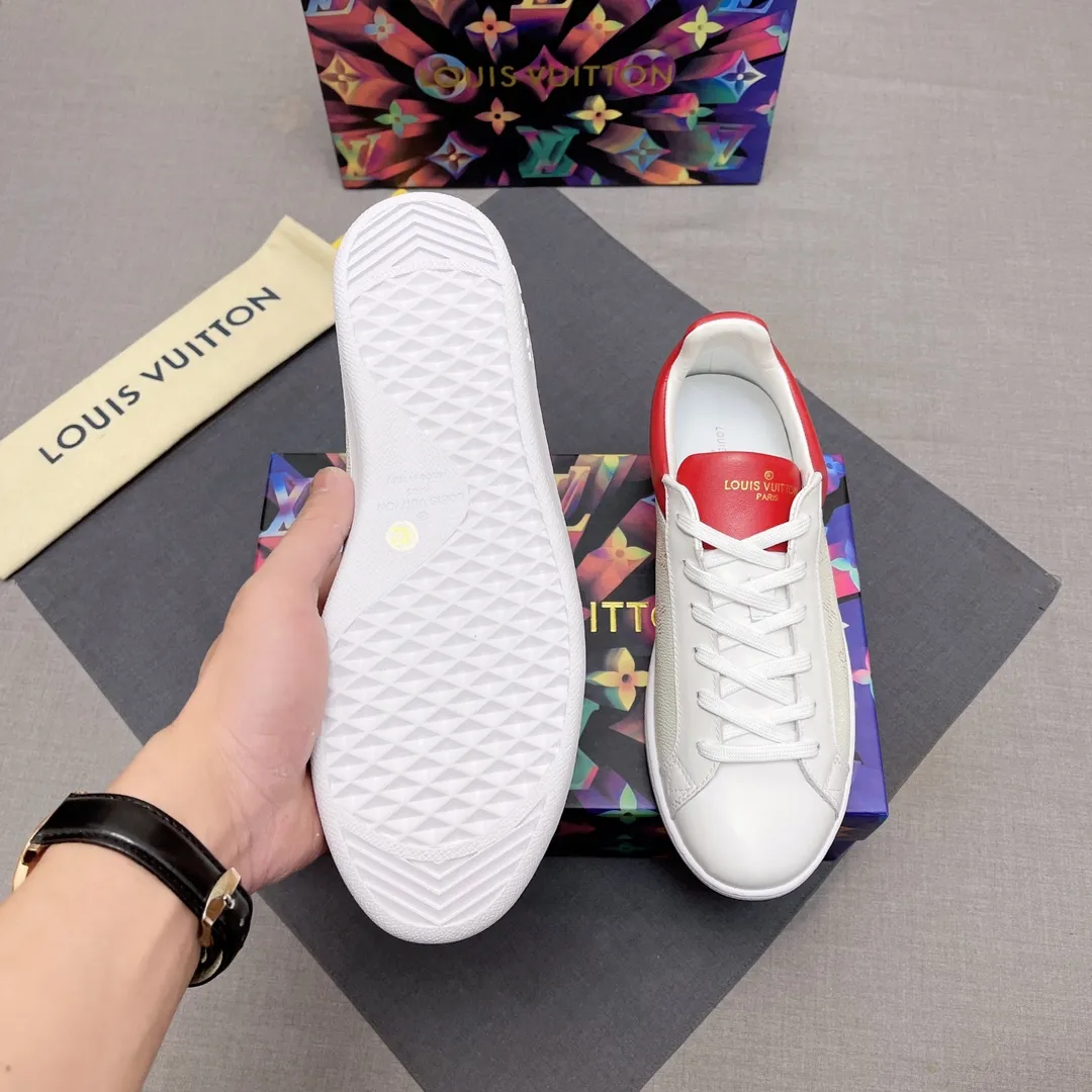 p360 🙏LV men's shoes official website has launched the latest 1:1 copy, synchronized with Hong Kong counters, and on the same catwalk; all "🍡🍡, the rubber outsole is non-slip and wear-resistant; the fabric is made of first-layer cowhide and 3D printing, sheepskin lining, comfortable to wear, attractive style, fine workmanship, with simple and neat shoe last JP, showing the boldness and toughness of men, multiple colors available Code numbers 38 to 44, 45 to 46 can be customized. No. 019